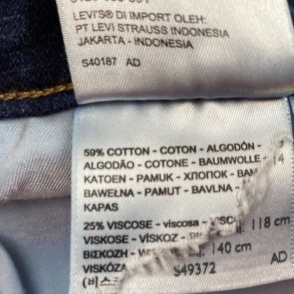 Levis Womens Classic Denim Shorts Size 24W Cotton & Viscose Blend Dark Blue - Picture 9 of 14